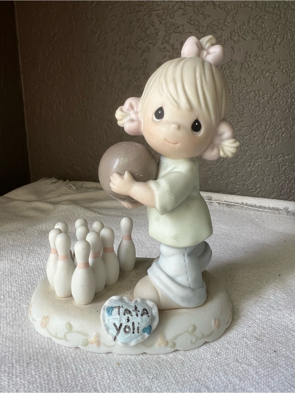 Bowling girl no chips or cracks
Blue box